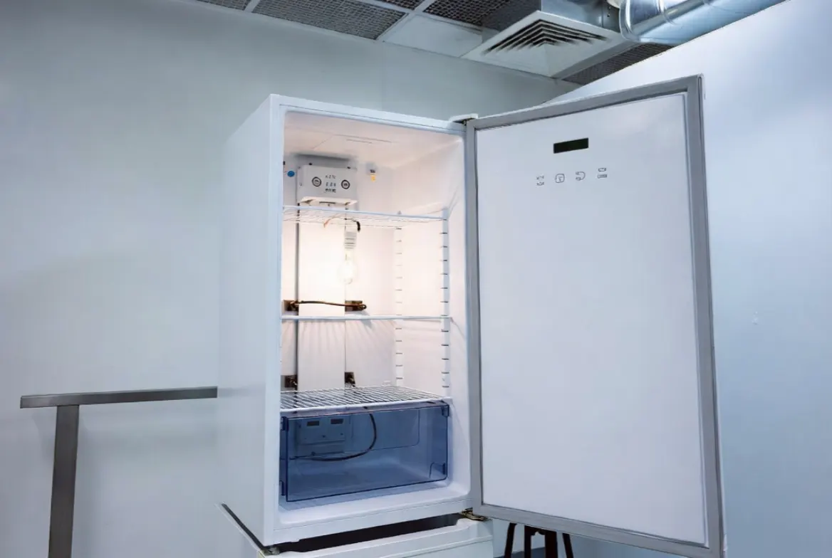 Refrigerator test chamber in KINGPO energy efficiency testing system – accurate IEC 62552 performance measurement.