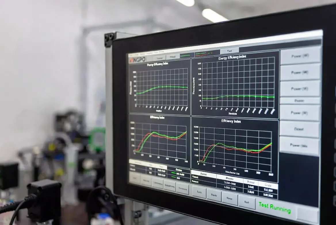Real-time data monitoring screen of KINGPO energy efficiency testing equipment – precise IEC compliance reporting.