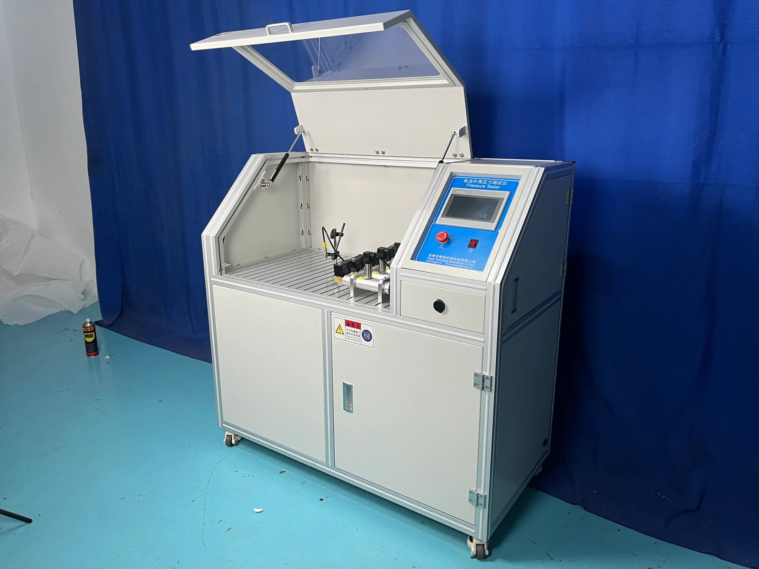 Open test chamber of a battery enclosure pressure tester for IEC 60335-1 Annex B testing