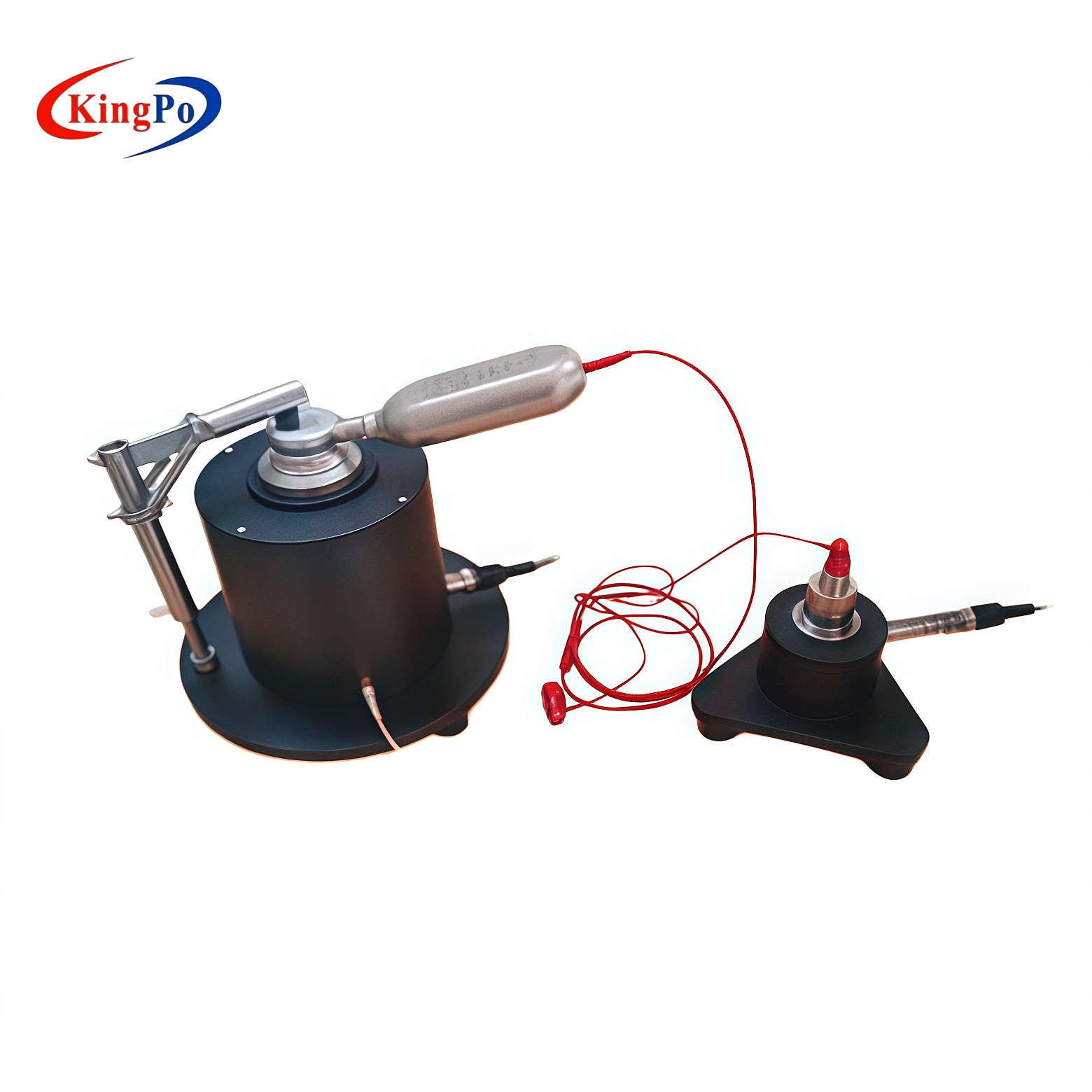 Sound-amplifying stethoscope acoustic test installation with test source and artificial ear