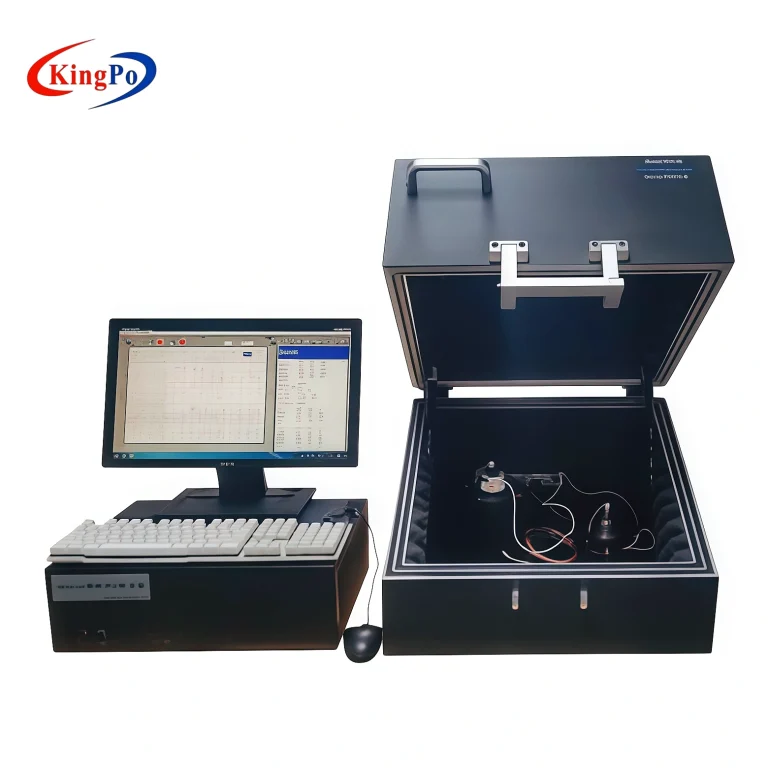 Sound-amplifying stethoscope acoustic test installation with test source and artificial ear