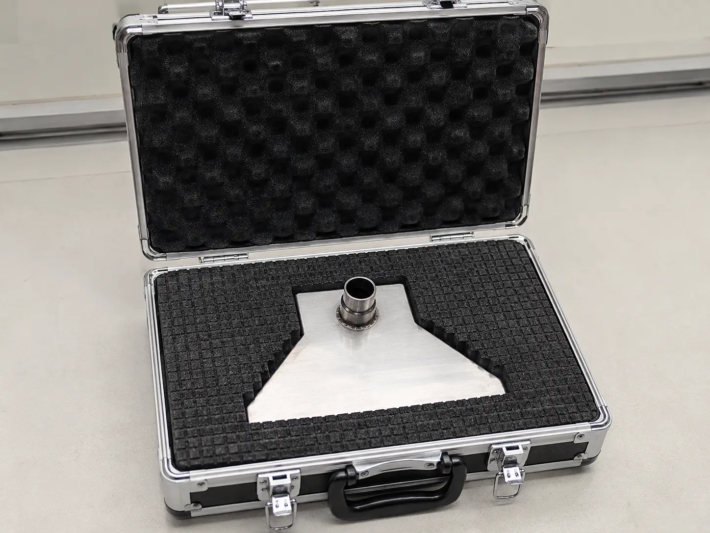 Protective aluminum carrying case for ISO 16750-4 splash test nozzle transportation and storage